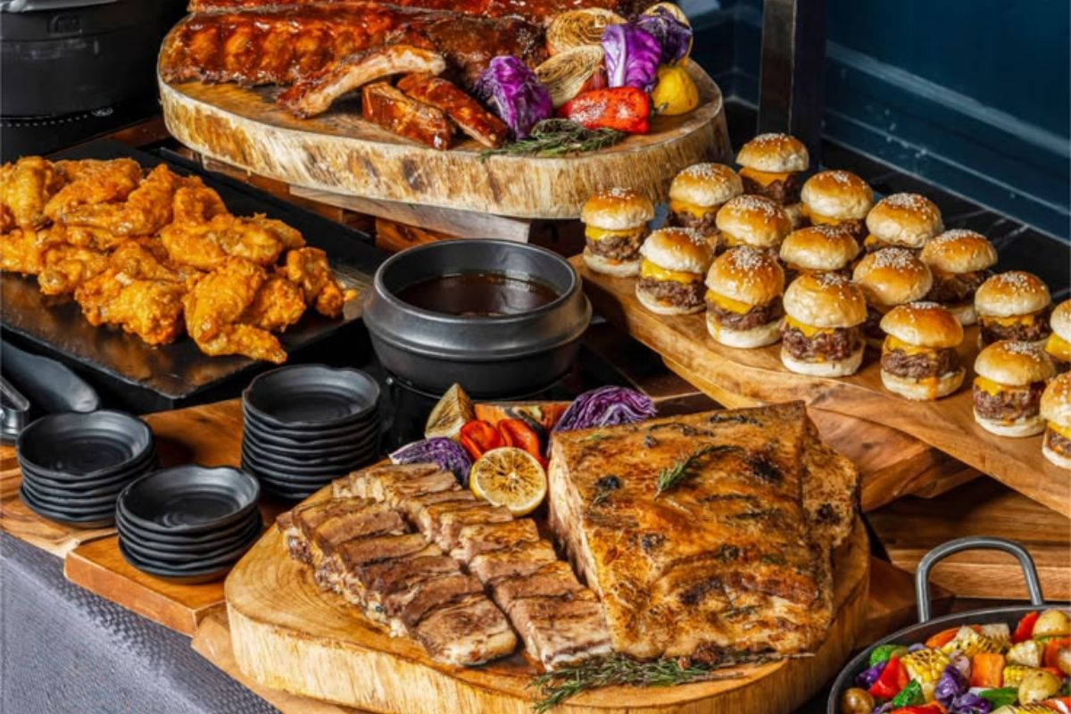 How Western Halal Food in KL Combines Classic Flavors with Local Preferences Through Catering